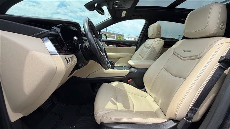 Used 2018 Cadillac XT5 Luxury w/ Driver Awareness Package AWD/4WD image 25