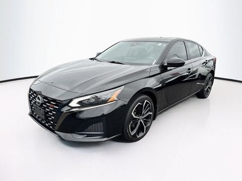 Used 2023 Nissan Altima 2.5 SR w/ SR Premium Package AWD/4WD image 1