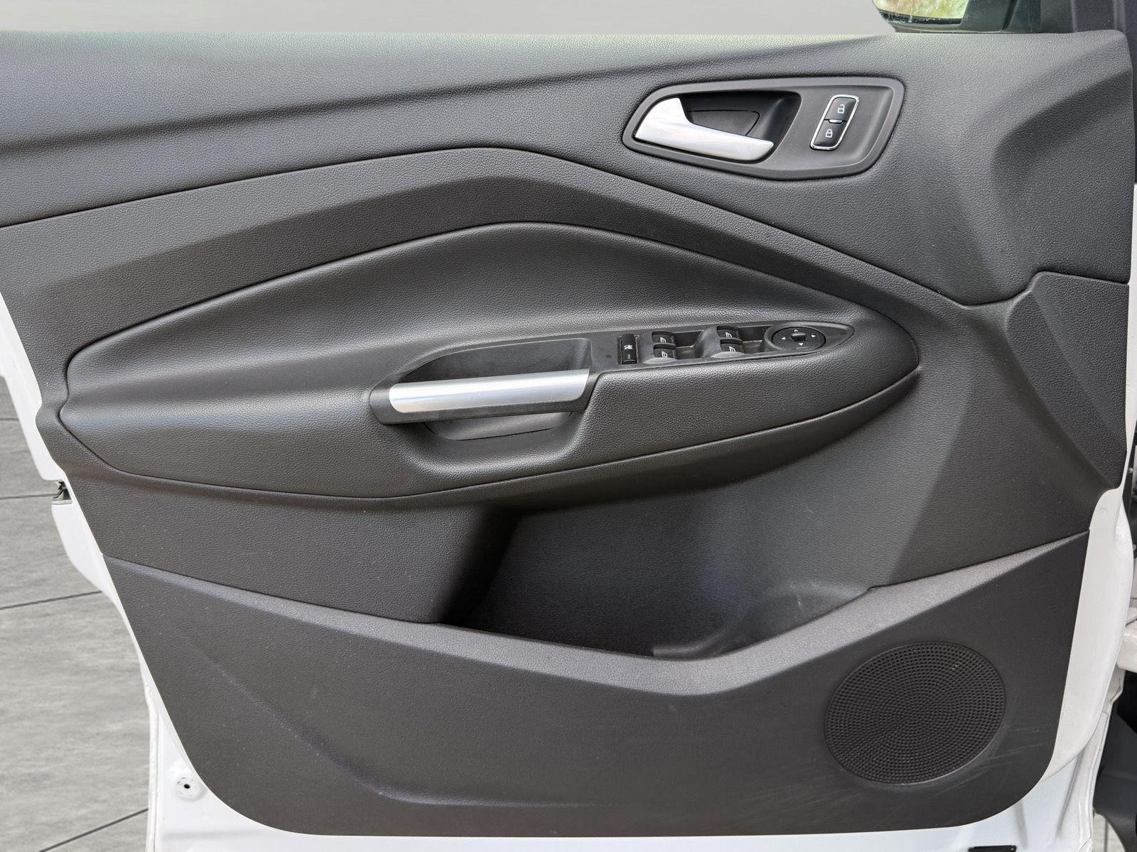 Used 2015 Ford Escape SE w/ Equipment Group 201A FWD image 19