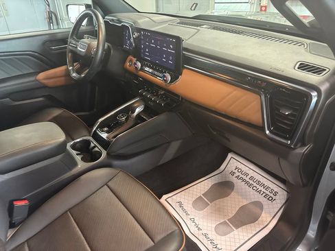 Used 2023 GMC Canyon AT4 w/ AT4 Premium Package AWD/4WD image 14