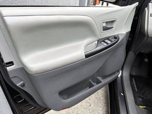 Used 2020 Toyota Sienna LE FWD image 18