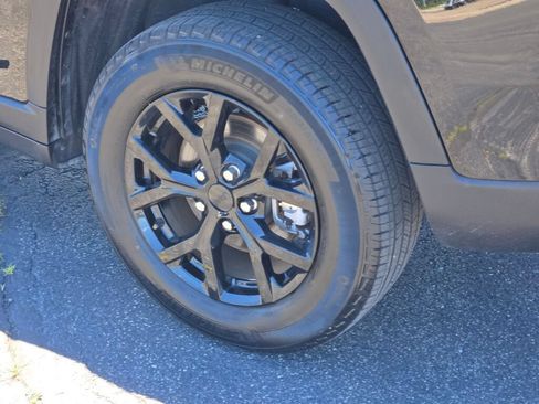 Certified 2024 Jeep Grand Cherokee Altitude RWD image 20
