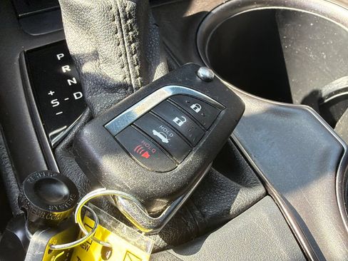 Used 2021 Toyota Camry SE FWD image 27