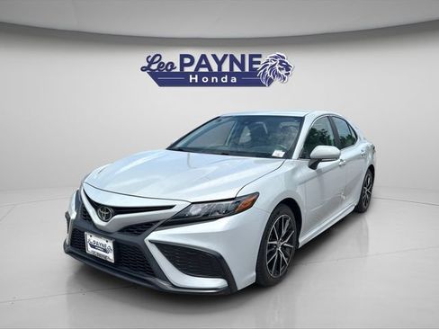 Used 2023 Toyota Camry SE FWD image 3