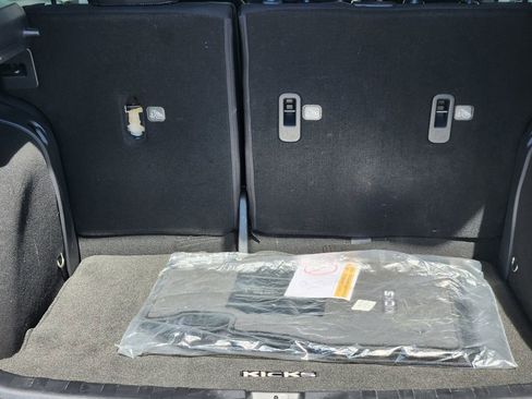 Used 2021 Nissan Kicks SV image 10