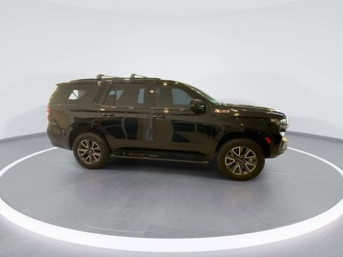 Used 2022 Chevrolet Tahoe Z71 w/ Luxury Package AWD/4WD image 9