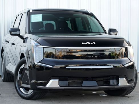 Used 2026 Kia EV9 Land image 4