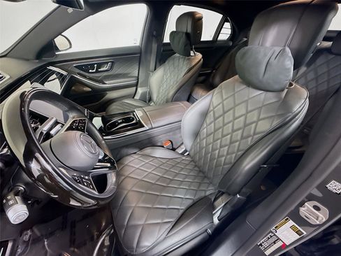 Used 2024 Mercedes-Benz S 580e 4MATIC Sedan image 2