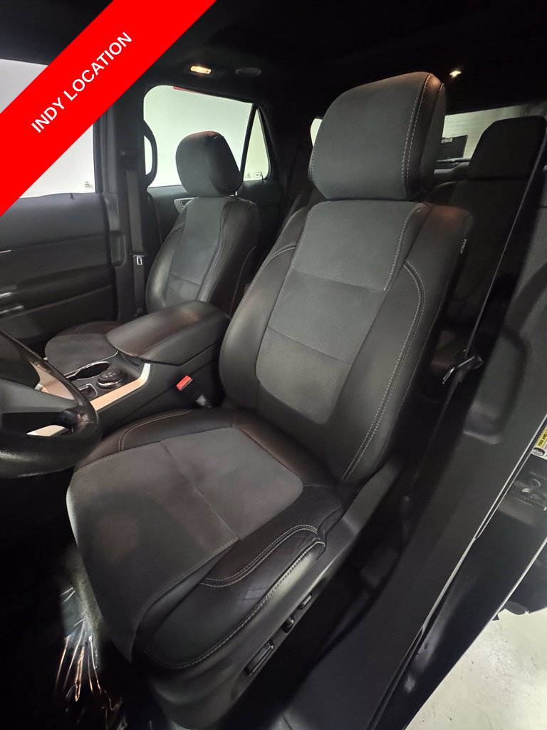 Used 2015 Ford Explorer XLT w/ Equipment Group 202A AWD/4WD image 16