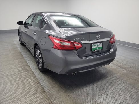 Used 2017 Nissan Altima 2.5 SV w/ Convenience Package image 5