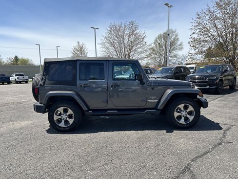 Used 2018 Jeep Wrangler Unlimited Sahara w/ Trailer Tow Group AWD/4WD image 2
