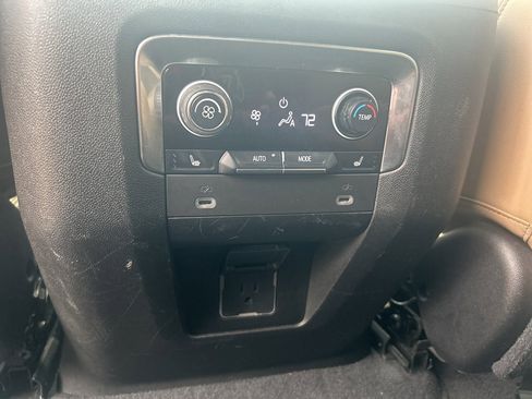 Used 2021 Chevrolet Tahoe Premier w/ Premium Package image 19