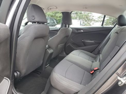 Used 2017 Chevrolet Cruze LT FWD image 12