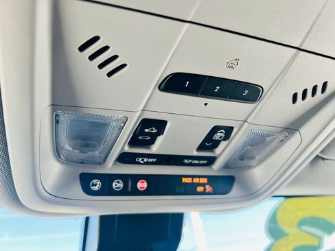 Used 2023 Chevrolet Equinox Premier image 30