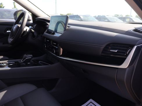 Used 2025 Nissan Rogue SL w/ Tech Package AWD/4WD image 9
