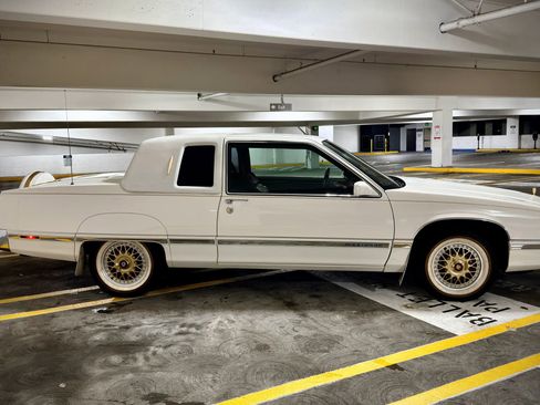 Used 1991 Cadillac Fleetwood Coupe image 7