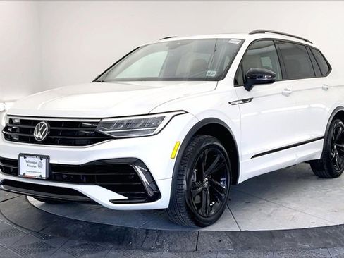 Used 2024 Volkswagen Tiguan SE R-Line image 2