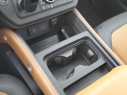 Used 2024 Land Rover Defender 130 X image 19