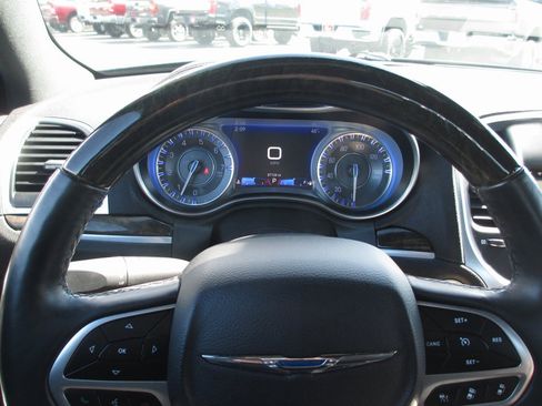 Used 2018 Chrysler 300 Limited w/ Safetytec Plus Group image 24