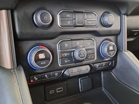 Used 2024 Chevrolet Suburban High Country image 18