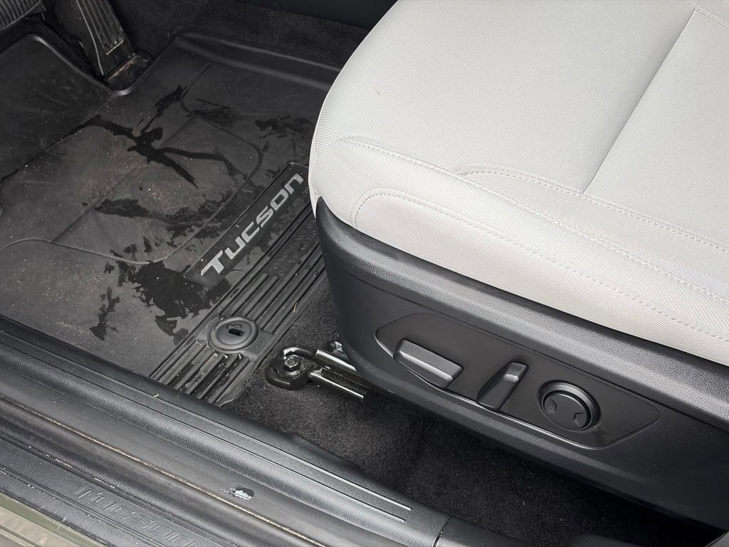 Used 2025 Hyundai Tucson SEL FWD image 13