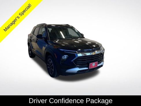 Used 2025 Chevrolet TrailBlazer LT w/ Driver Confidence Package image 3