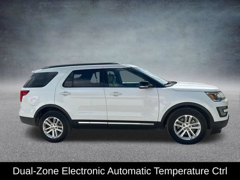 Used 2017 Ford Explorer XLT w/ Equipment Group 202A FWD image 7