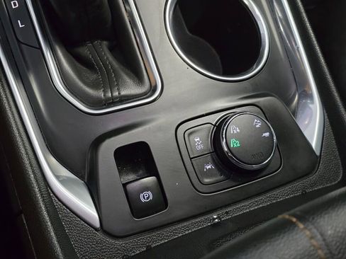 Used 2021 Chevrolet Traverse RS image 36