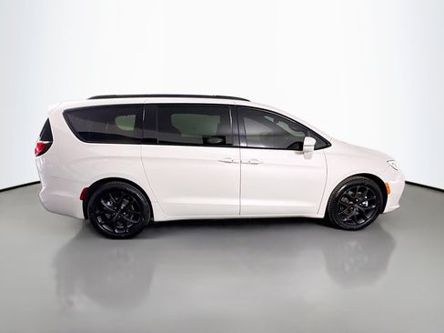 Used 2021 Chrysler Pacifica Touring-L w/ Uconnect Theater Family Group image 11