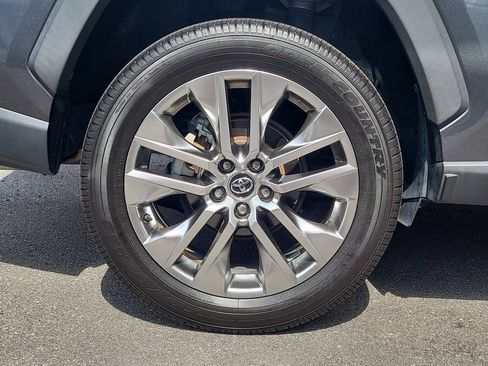 Used 2020 Toyota RAV4 Limited FWD image 5