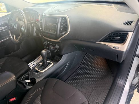 Used 2016 Jeep Cherokee Latitude FWD image 26
