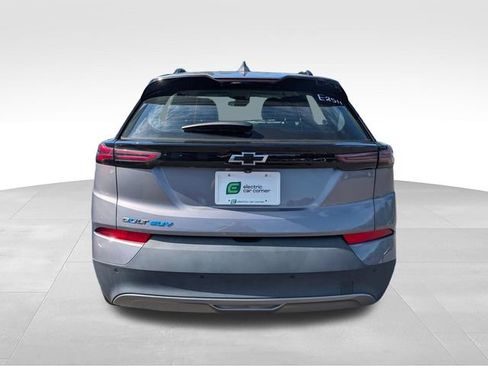 Used 2022 Chevrolet Bolt EUV LT w/ Convenience Package FWD image 6