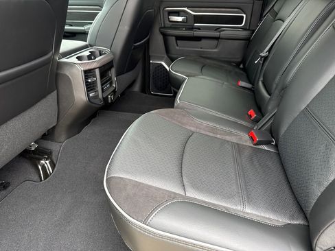 New 2026 RAM 2500 Laramie AWD/4WD image 17