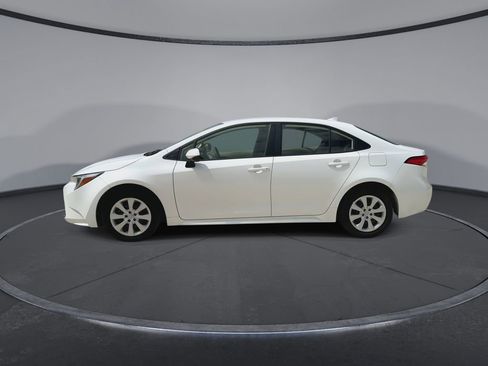 Used 2025 Toyota Corolla LE w/ Convenience Package image 5