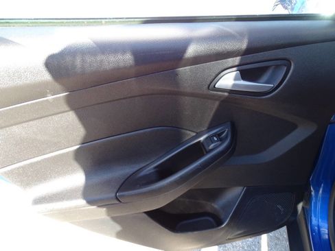 Used 2018 Ford Focus SE w/ SE Winter Package image 29