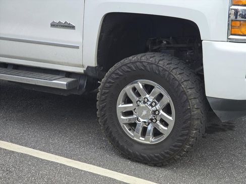 Used 2019 Chevrolet Silverado 3500 High Country w/ Duramax Plus Package image 5