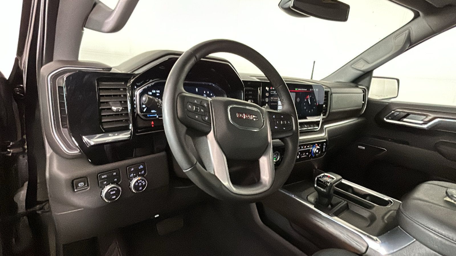 Used 2023 GMC Sierra 1500 SLT w/ SLT Convenience Package AWD/4WD image 16
