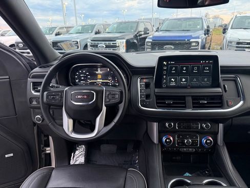Used 2023 GMC Yukon XL SLT image 12