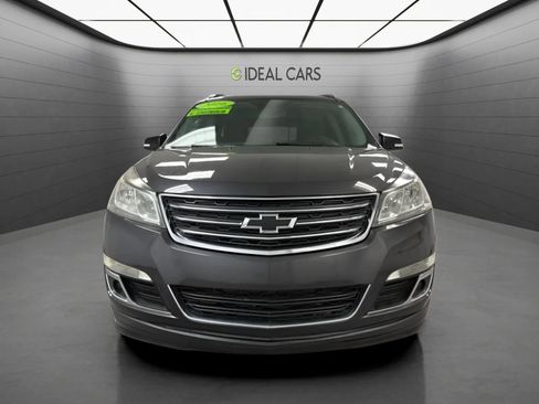 Used 2016 Chevrolet Traverse LT w/ Style and Technology Package FWD image 2