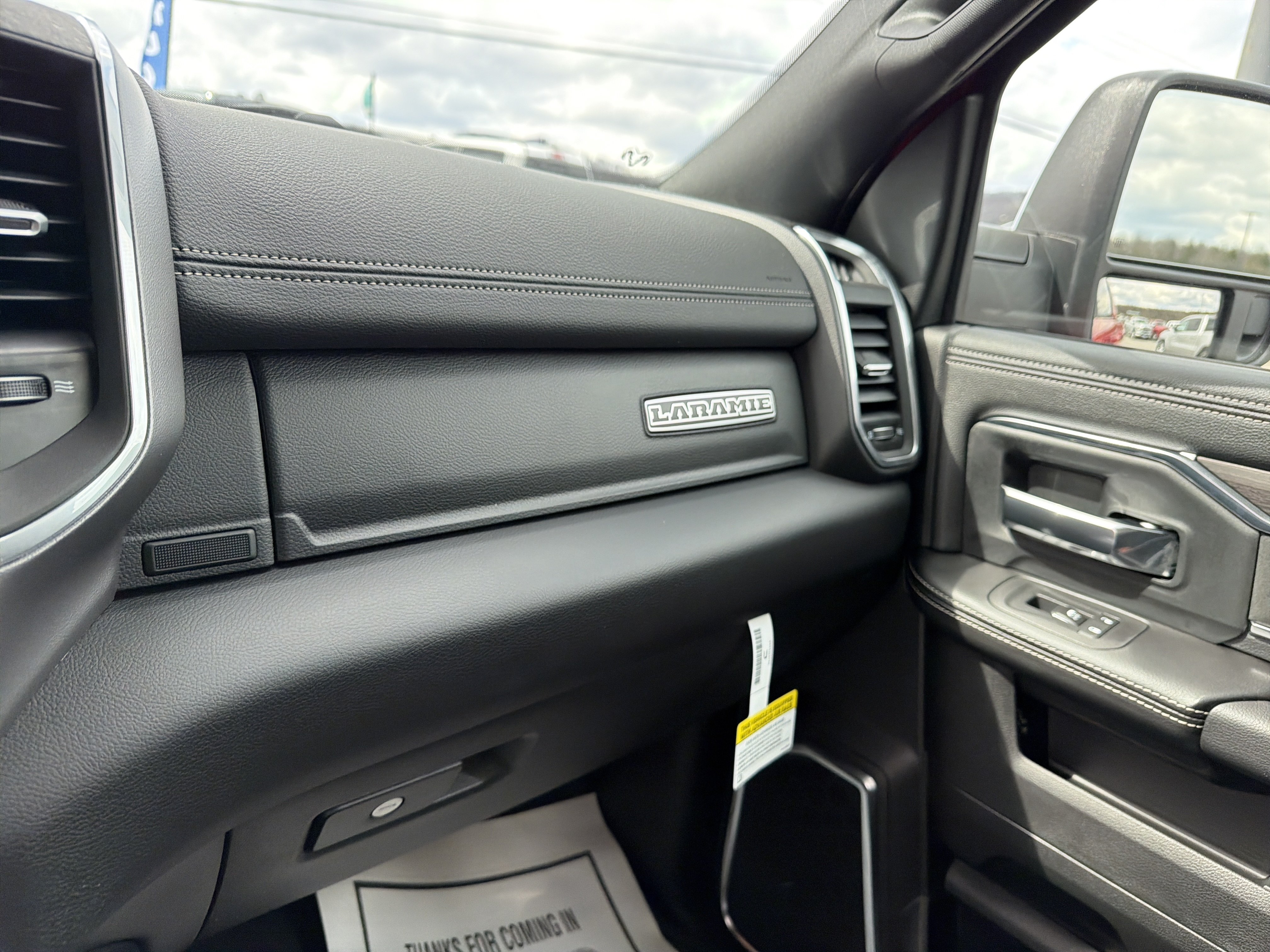 New 2026 RAM 2500 Laramie AWD/4WD image 23