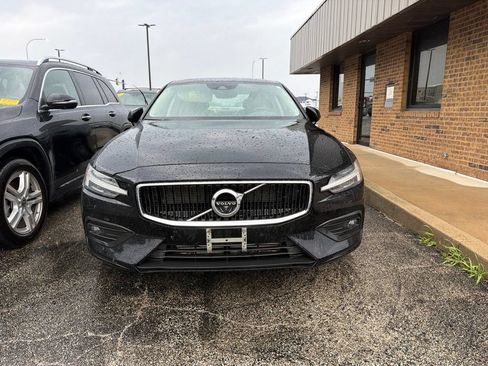 Used 2019 Volvo S60 T5 Momentum w/ Multimedia Package FWD image 3