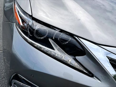 Used 2018 Lexus ES 350 w/ Ultra Luxury Package FWD image 28
