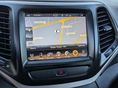 Used 2016 Jeep Cherokee Limited image 27