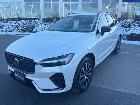 Used 2025 Volvo XC60 B5 Plus image 11
