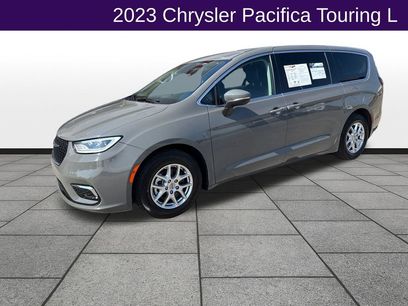 Used 2023 Chrysler Pacifica Touring-L