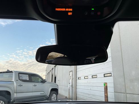 Used 2025 Buick Envista Preferred image 17