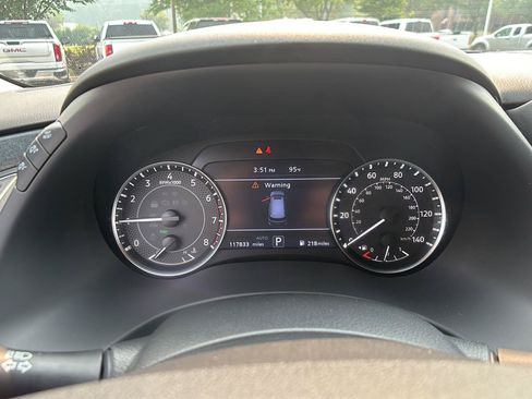 Used 2021 Nissan Armada SV AWD/4WD image 3