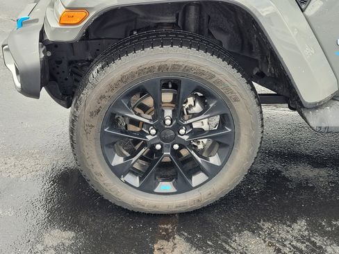 Used 2022 Jeep Wrangler Unlimited Sahara w/ Cold Weather Group image 10