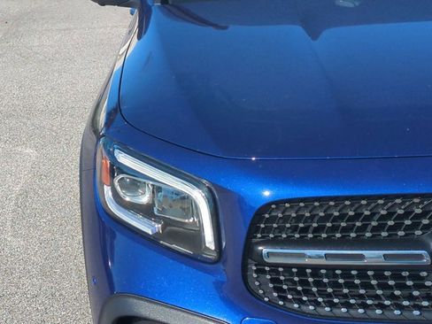 Used 2020 Mercedes-Benz GLB 250 w/ AMG Line image 11