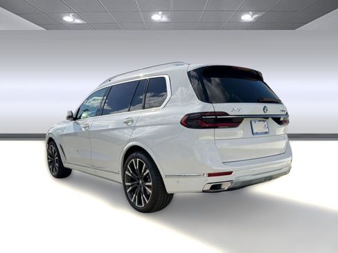 Used 2026 BMW X7 xDrive40i AWD/4WD image 3